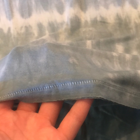 American Eagle vneck - Picture 3 of 3